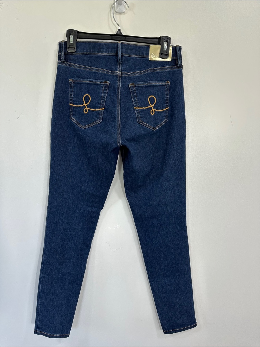 Lilly Pulitzer $178 dark rinse mid-rise tapered leg Jeans size 6 28"waist - Picture 2 of 10
